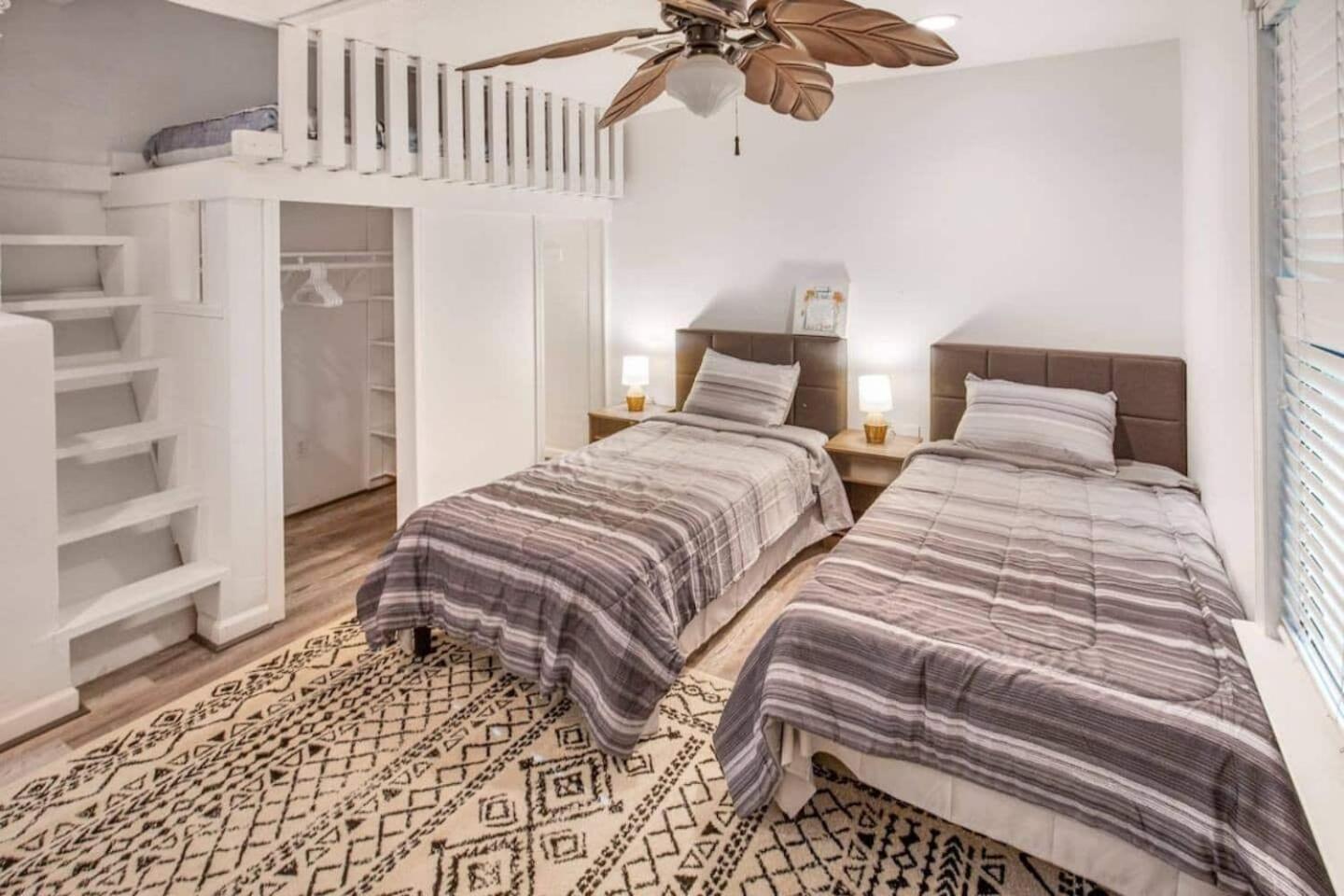 הוילה Friendswood Sunmeadow Manor Retreat מראה חיצוני תמונה